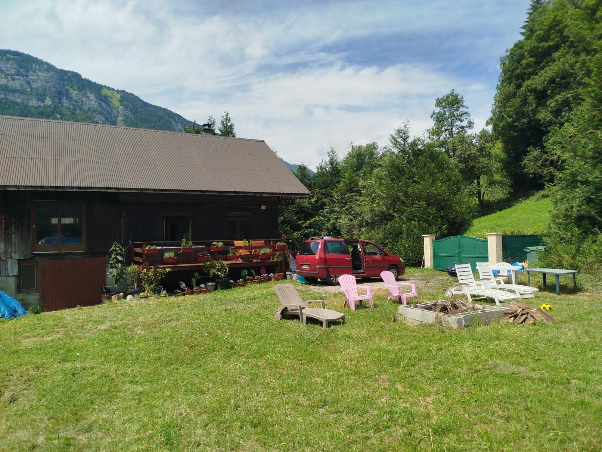 Chalet 8 Personnes + Grand Terrain Et Riviere Entremont Exterior photo