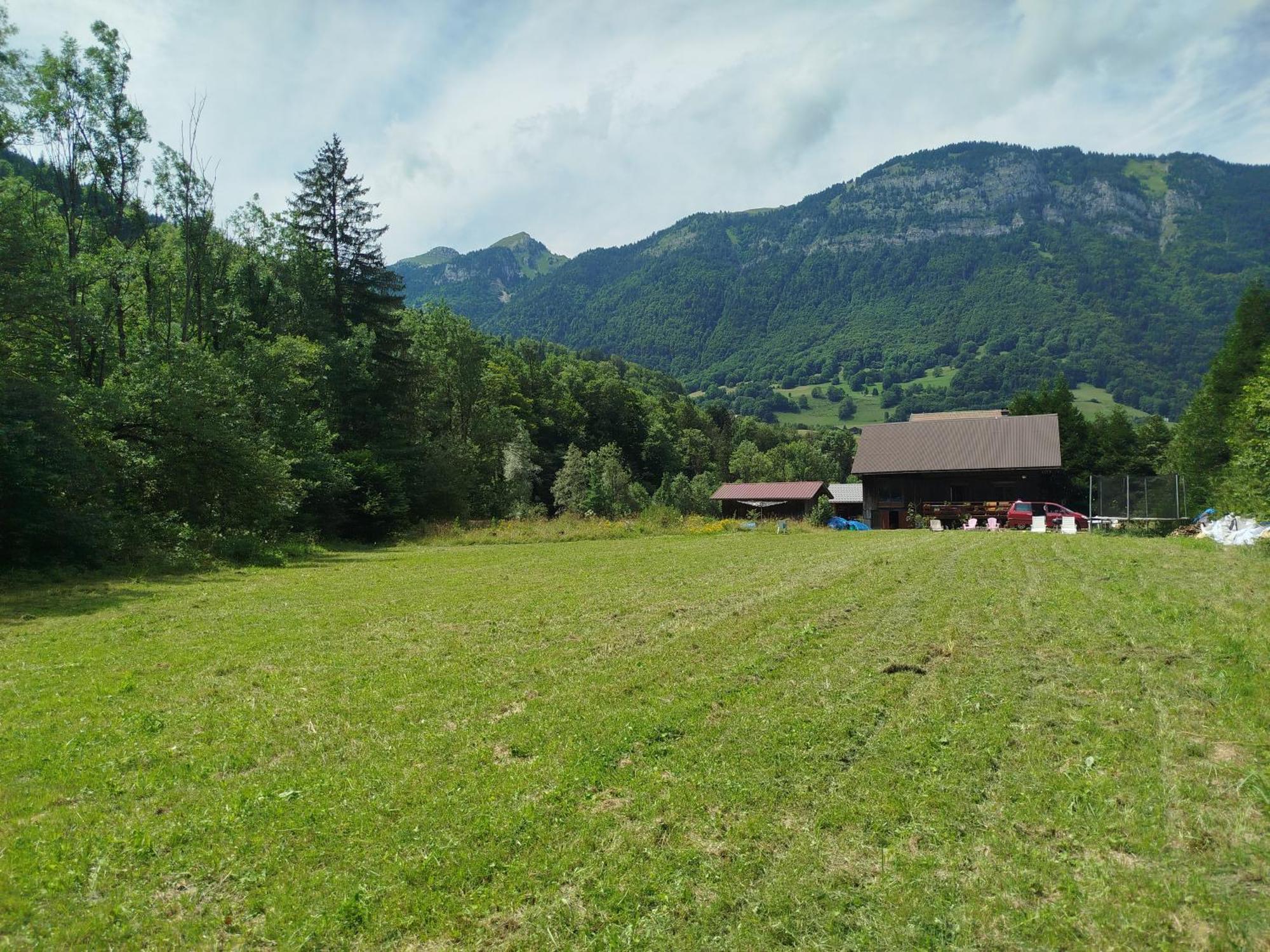 Chalet 8 Personnes + Grand Terrain Et Riviere Entremont Exterior photo